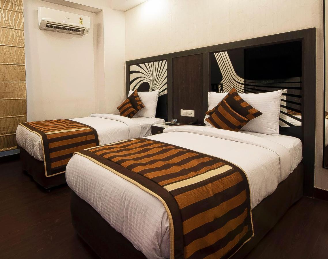 Hotel Pitrashish Grand And Premium Delhi  Exterior foto